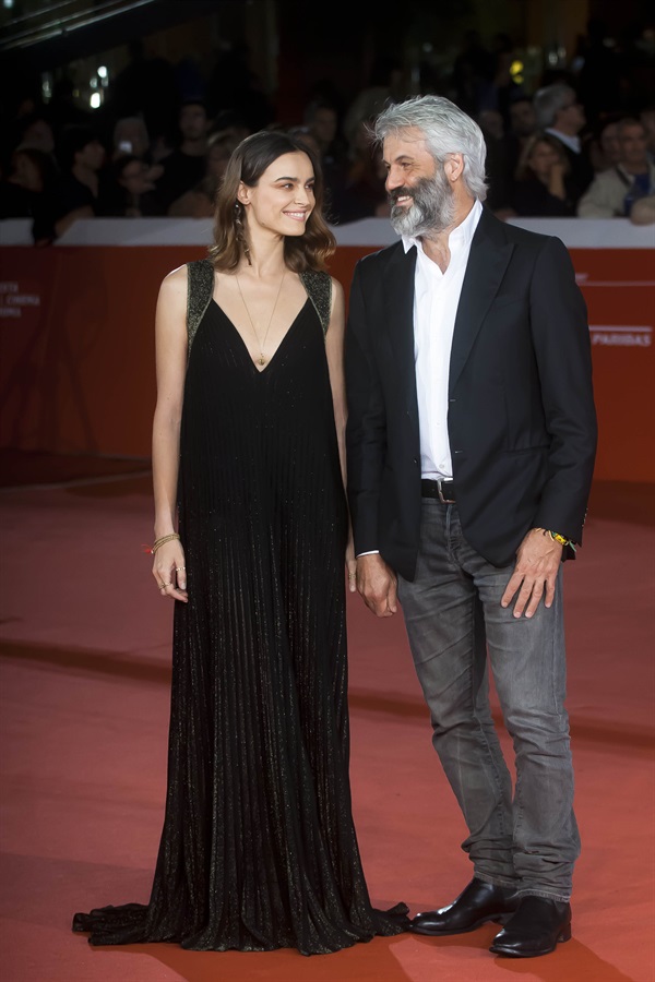 Kasia Smutniak oggi, l'amore ritrovato, il ricordo di Pietro Taricone e l'assenza dai social