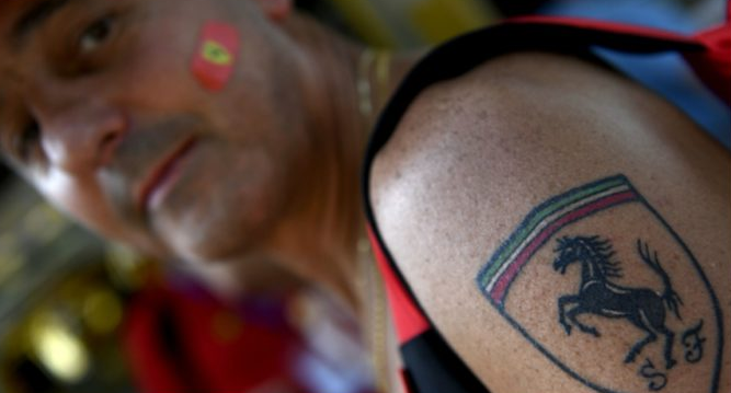 Tatuaggi che violano il copyright: 15 tatuaggi diffusi che potrebbero portarti in tribunale