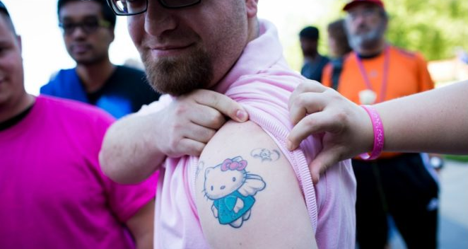 Tatuaggi che violano il copyright: 15 tatuaggi diffusi che potrebbero portarti in tribunale