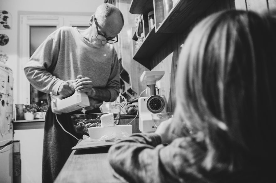 Amore di nonno: 23 bellissime foto che raccontano una storia d'amore fatta di rughe, presenza e silenzi