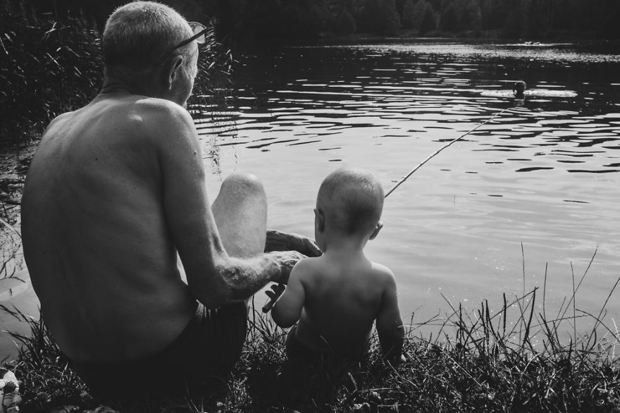 Amore di nonno: 23 bellissime foto che raccontano una storia d'amore fatta di rughe, presenza e silenzi