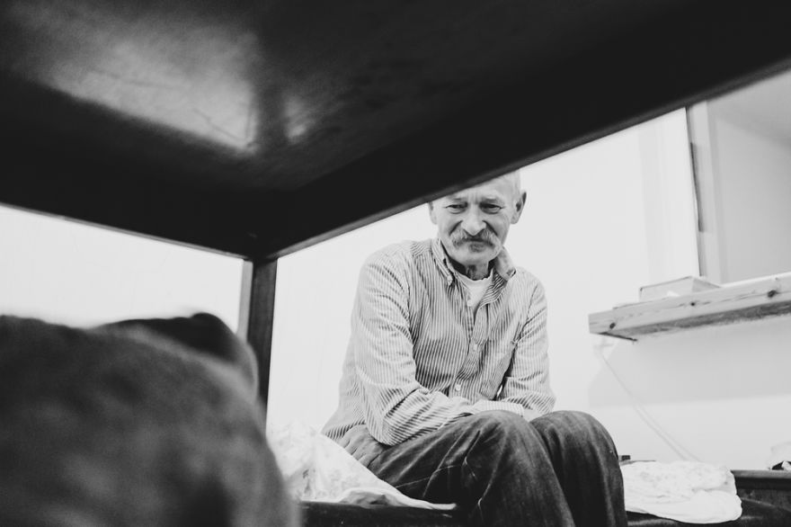 Amore di nonno: 23 bellissime foto che raccontano una storia d'amore fatta di rughe, presenza e silenzi