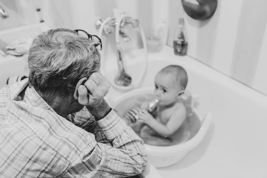 Amore di nonno: 23 bellissime foto che raccontano una storia d'amore fatta di rughe, presenza e silenzi
