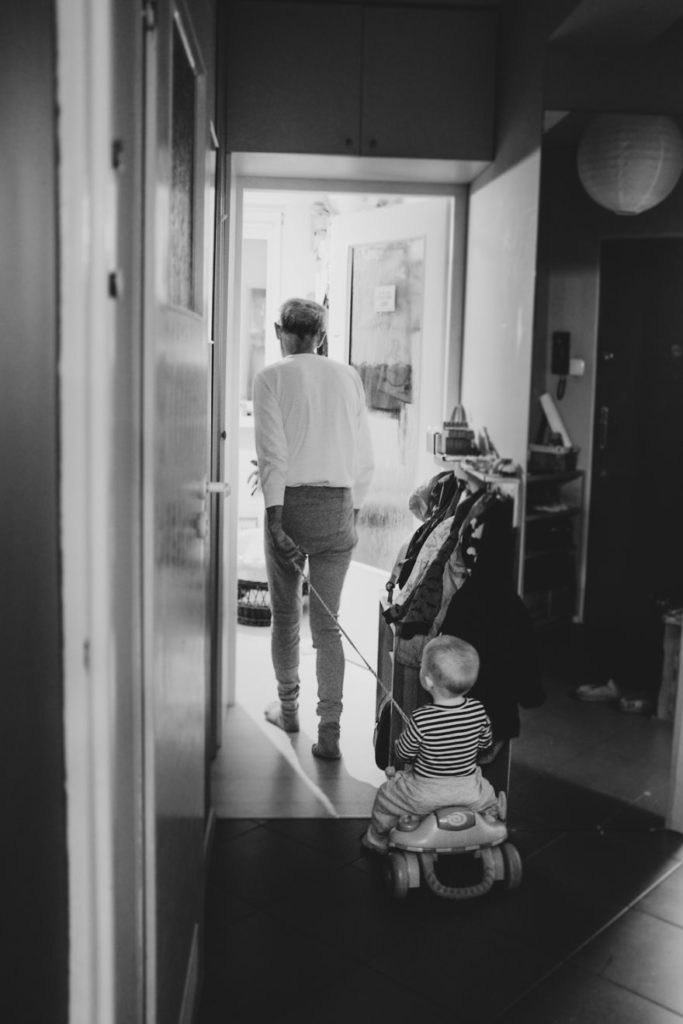 Amore di nonno: 23 bellissime foto che raccontano una storia d'amore fatta di rughe, presenza e silenzi
