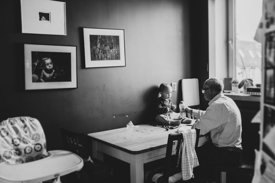 Amore di nonno: 23 bellissime foto che raccontano una storia d'amore fatta di rughe, presenza e silenzi