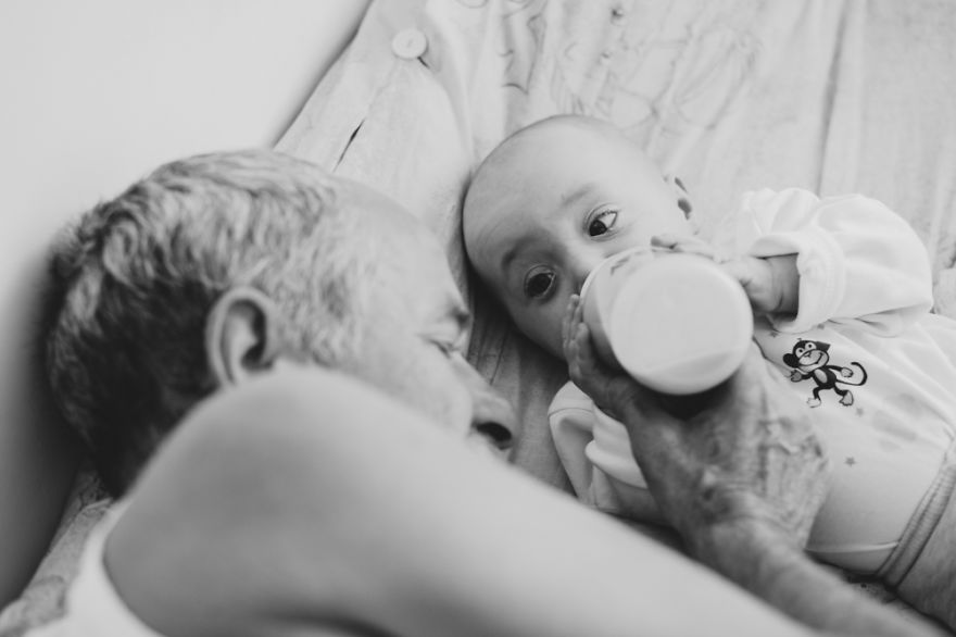 Amore di nonno: 23 bellissime foto che raccontano una storia d'amore fatta di rughe, presenza e silenzi