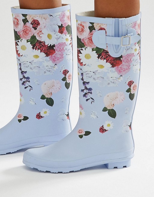 Novità moda autunno-inverno: siete pronte per gli stivali floreali o decorati?