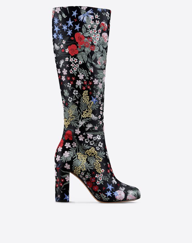 Novità moda autunno-inverno: siete pronte per gli stivali floreali o decorati?