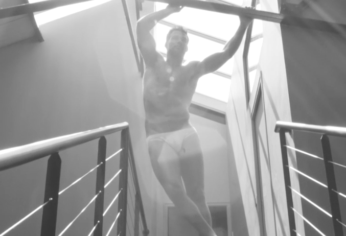 "Dieux du Stade" 2017, il calendario più sexy: i rugbisti e gli altleti francesi messi a nudo