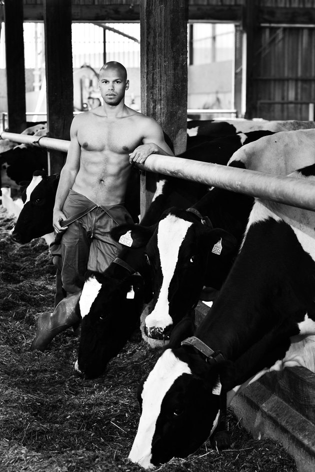 I francesi lo fanno meglio... Il calendario sexy: ecco quello degli agricoltori