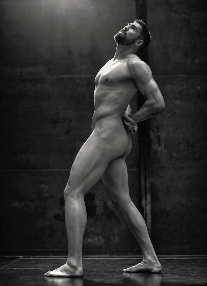 "Dieux du Stade" 2017, il calendario più sexy: i rugbisti e gli altleti francesi messi a nudo