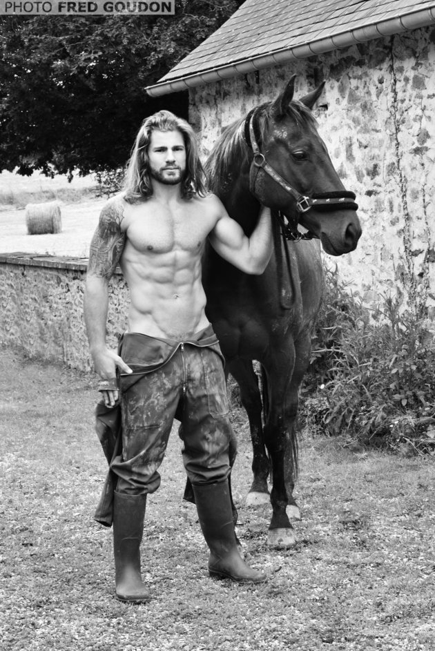 I francesi lo fanno meglio... Il calendario sexy: ecco quello degli agricoltori
