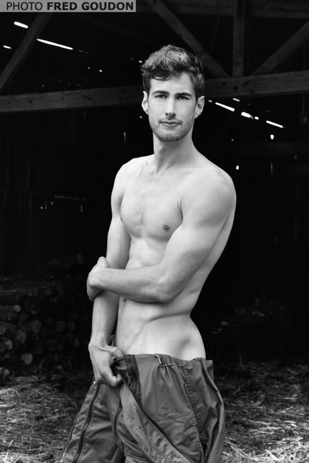 I francesi lo fanno meglio... Il calendario sexy: ecco quello degli agricoltori