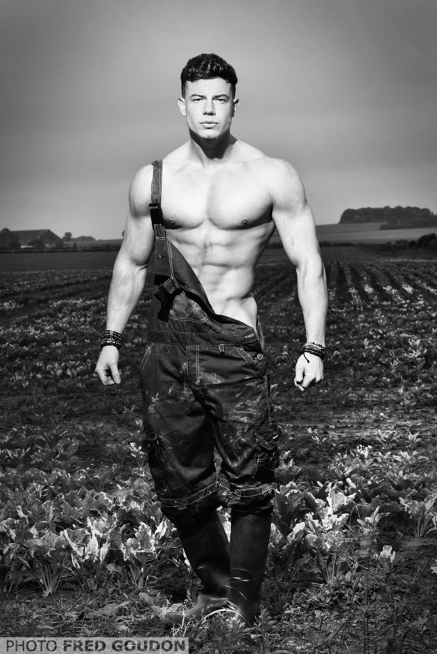 I francesi lo fanno meglio... Il calendario sexy: ecco quello degli agricoltori