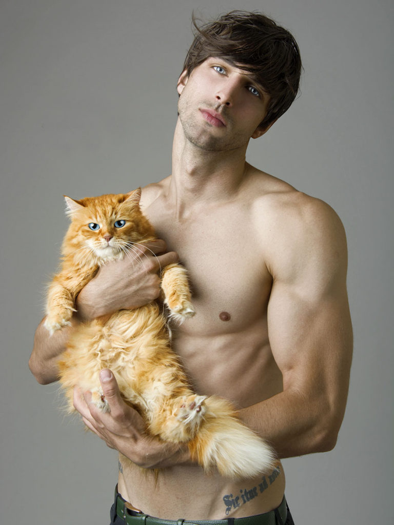 Meglio un uomo o un gatto? 8 scatti per i quali non serve scegliere