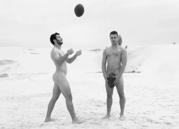 "Dieux du Stade" 2017, il calendario più sexy: i rugbisti e gli altleti francesi messi a nudo