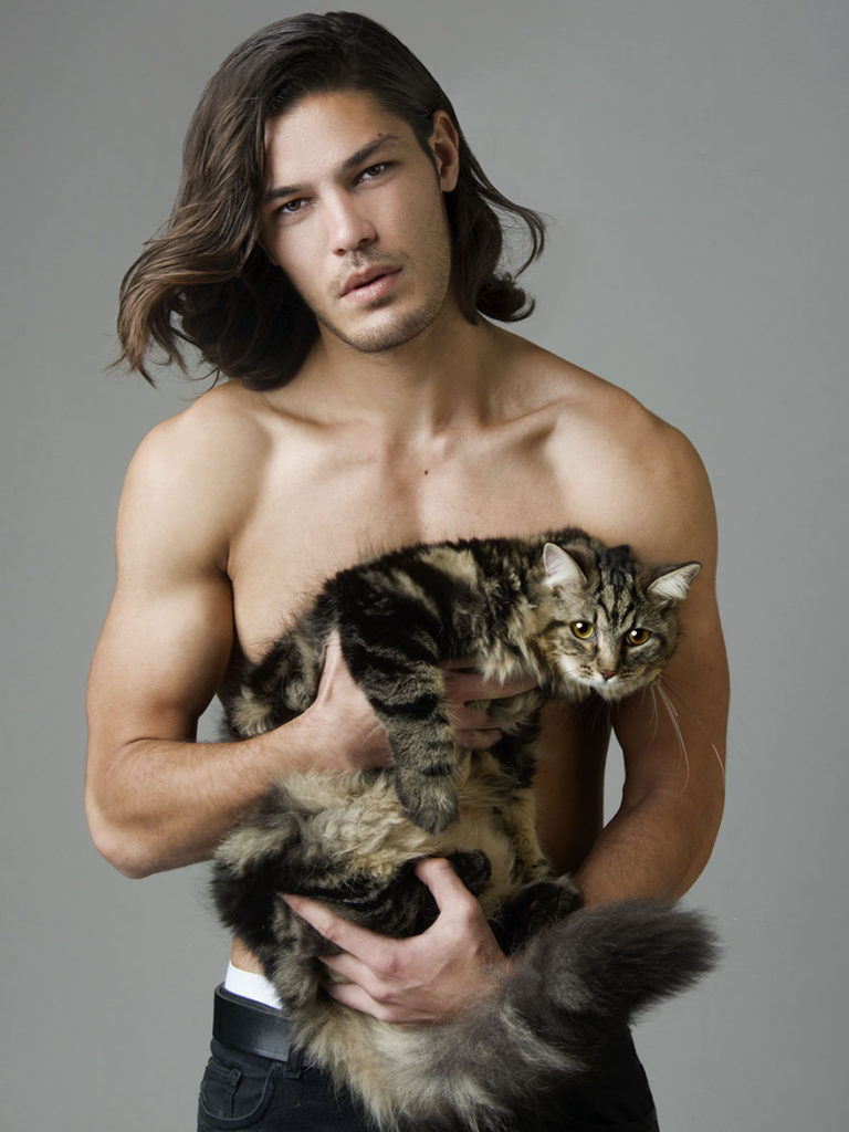 Meglio un uomo o un gatto? 8 scatti per i quali non serve scegliere