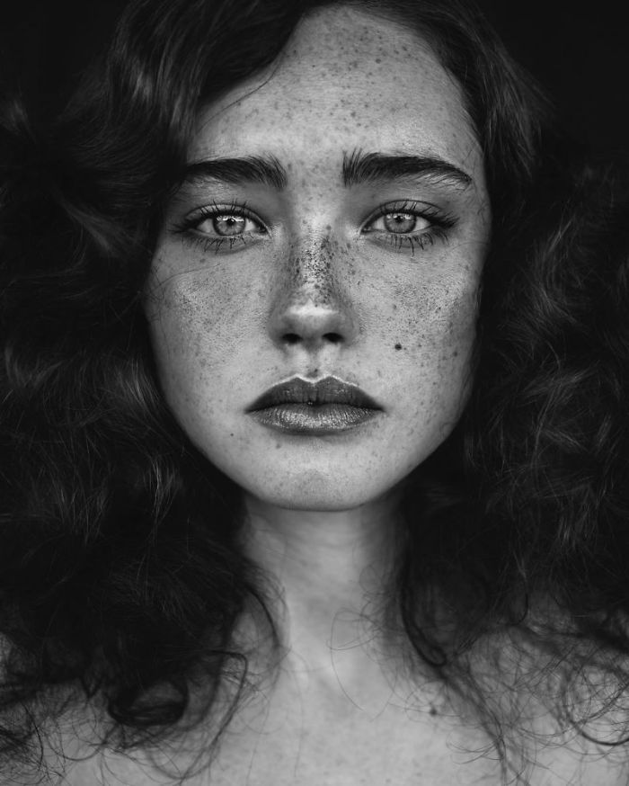 La bellezza ipnotica dei capelli rossi