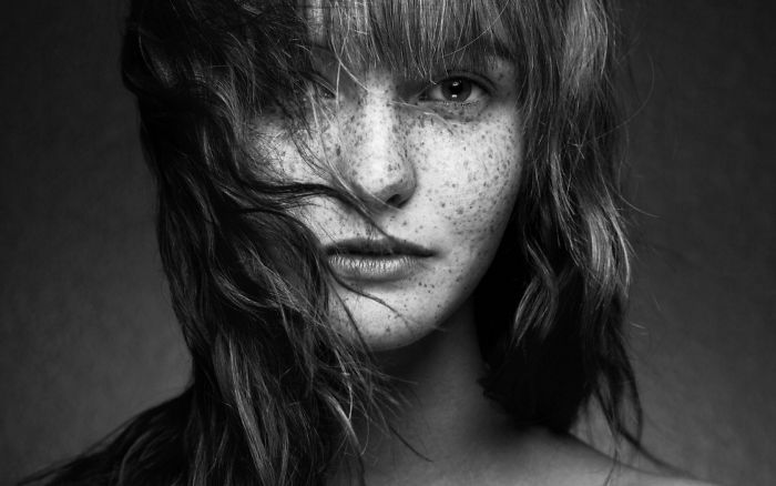 La bellezza ipnotica dei capelli rossi