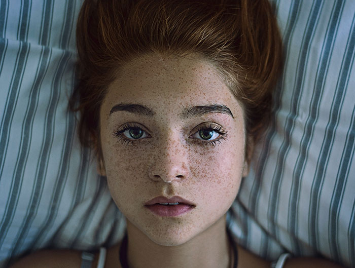 La bellezza ipnotica dei capelli rossi