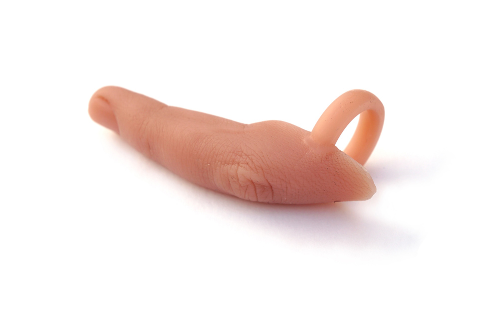 Se pensate che questi orecchini siano disgustosi non avete ancora visto l'anello