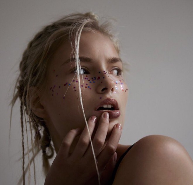 Lentiggi glitter: 15 foto per lasciarti ispirare dal nuovo trend (magari per Carnevale!)