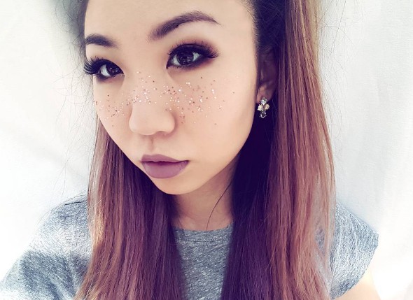 Lentiggi glitter: 15 foto per lasciarti ispirare dal nuovo trend (magari per Carnevale!)