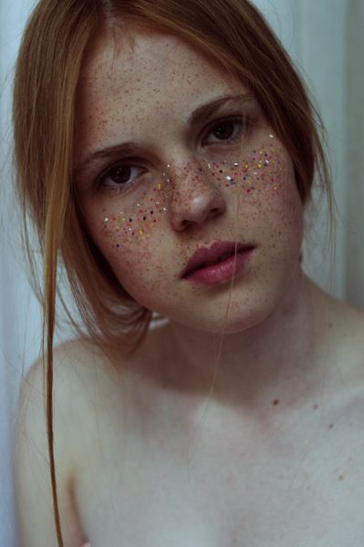 Lentiggi glitter: 15 foto per lasciarti ispirare dal nuovo trend (magari per Carnevale!)