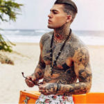 Stephen: il modello ricoperto di tatuaggi e piercing che fa impazzire il web