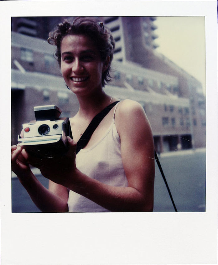 Scatta una polaroid al giorno fino alla sua morte. Le sue immagini toccano il cuore