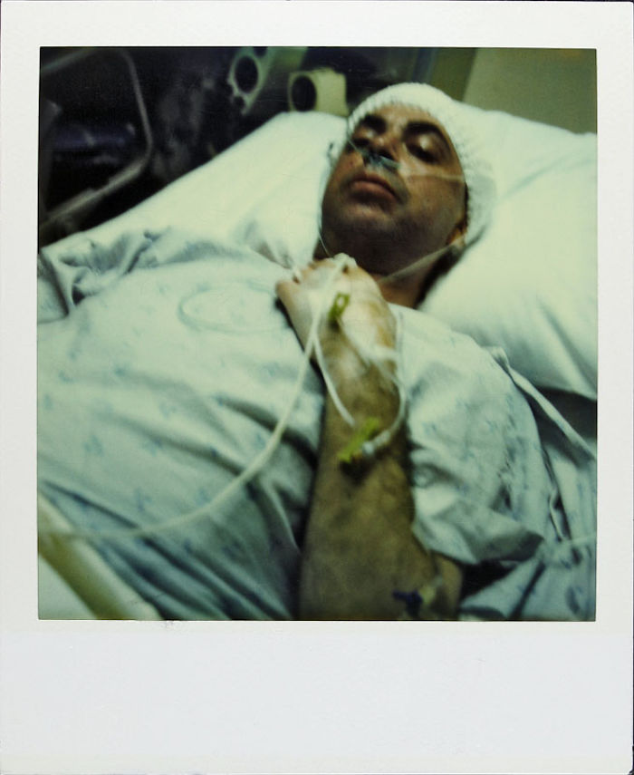 Scatta una polaroid al giorno fino alla sua morte. Le sue immagini toccano il cuore