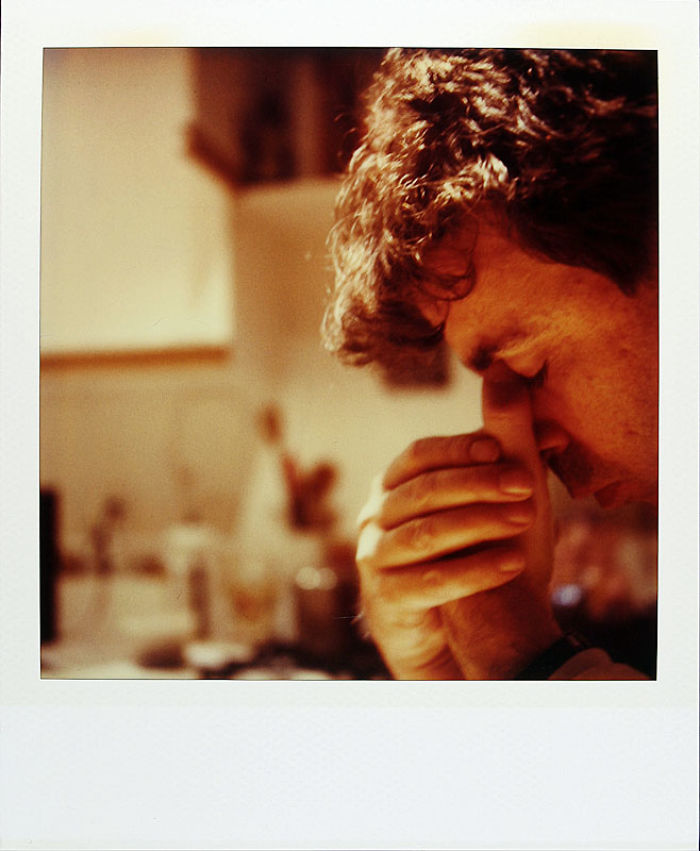 Scatta una polaroid al giorno fino alla sua morte. Le sue immagini toccano il cuore