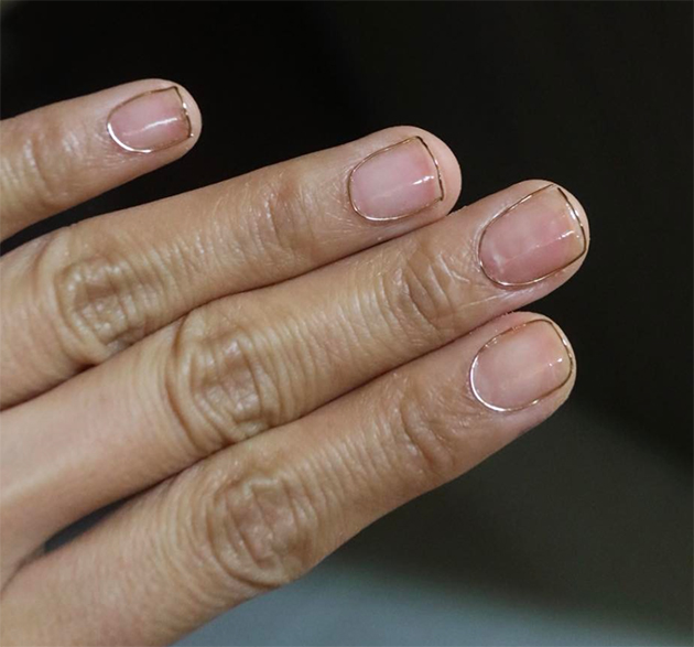 Manicure con il filo di ferro. Una tendenza di cui possiamo fare a meno