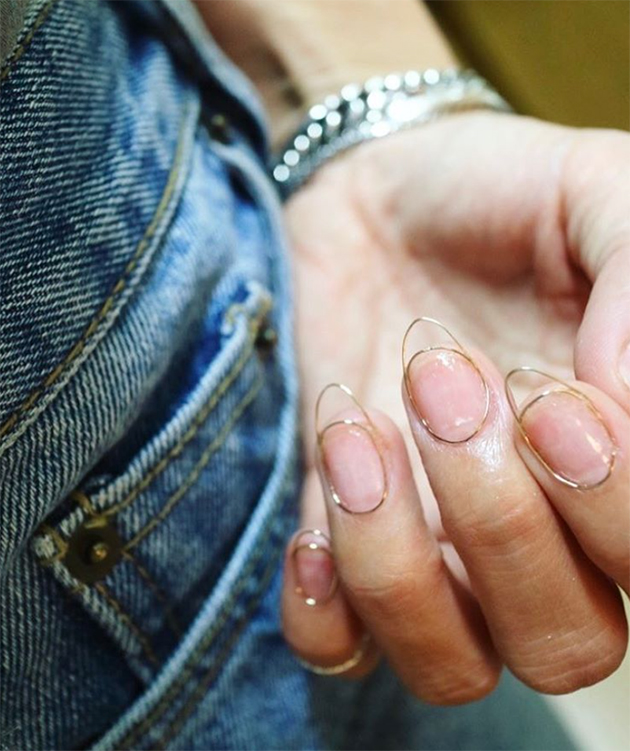 Manicure con il filo di ferro. Una tendenza di cui possiamo fare a meno