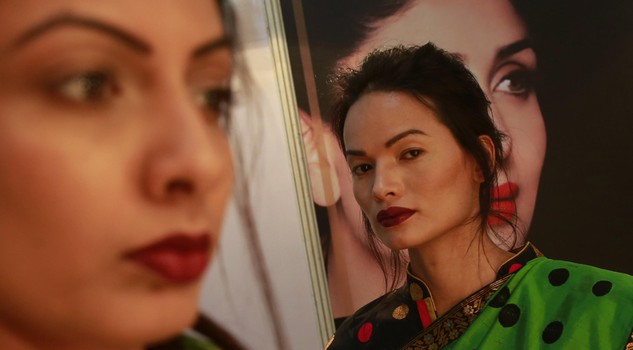 Chi è Anjali, la prima trans a sfilare alla Fashion Week indiana