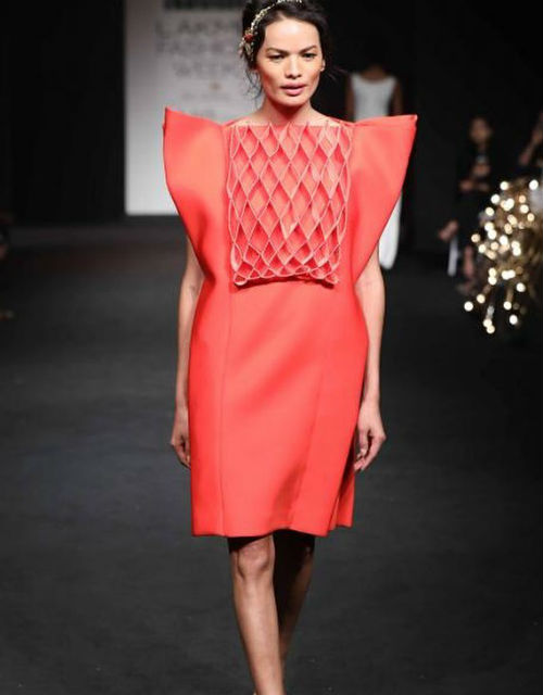 Chi è Anjali, la prima trans a sfilare alla Fashion Week indiana