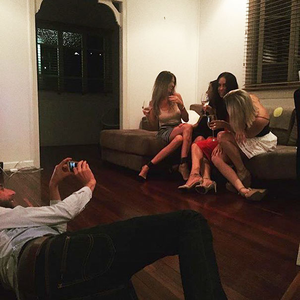 Cosa non si fa per amore... la dura vita dei fidanzati "selfie-stick"