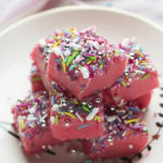 Ecco come ti preparo dei fudge unicorno con i glitter