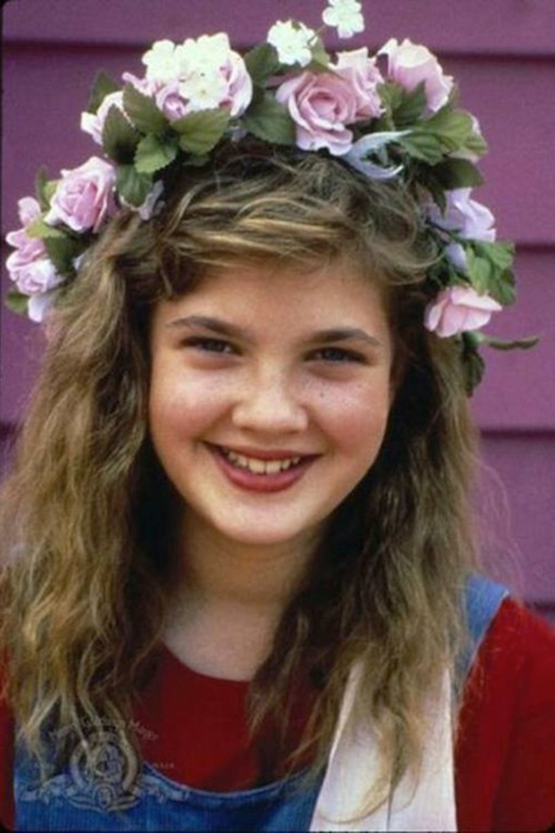 Dal tentato suicidio a 14 anni alla rinascita: com'è cambiata Drew Barrymore