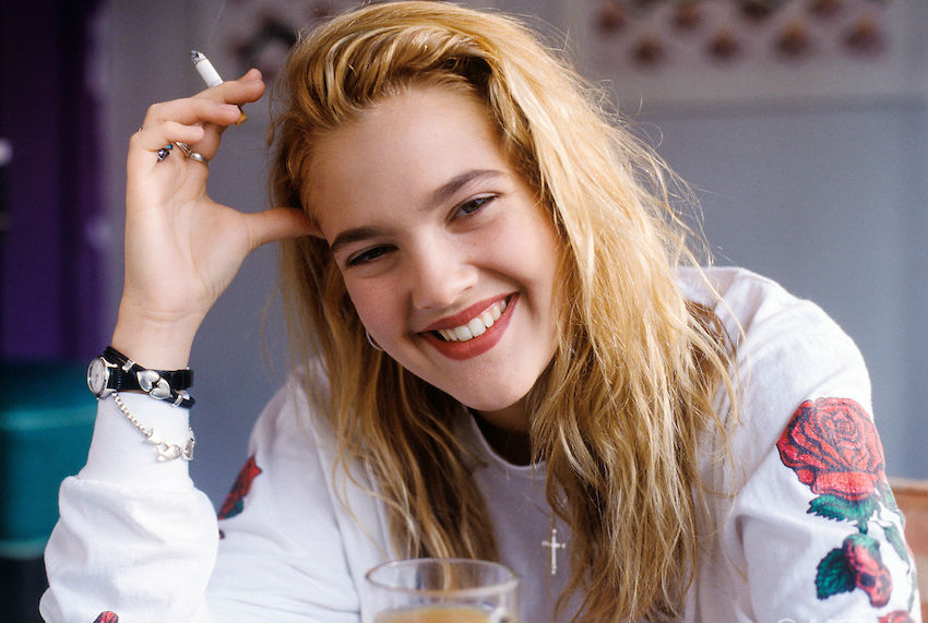 Dal tentato suicidio a 14 anni alla rinascita: com'è cambiata Drew Barrymore