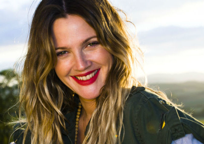 Dal tentato suicidio a 14 anni alla rinascita: com'è cambiata Drew Barrymore