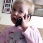 "Pronto? Chi è?" Le esilaranti "telefonate" dei bambini