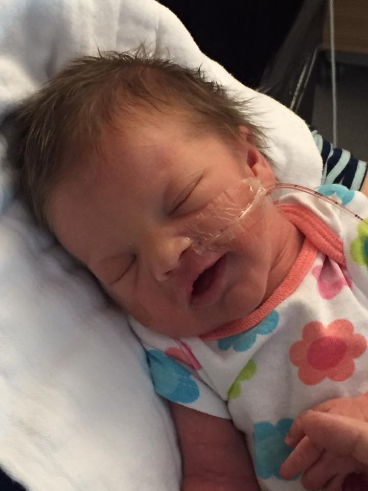 Felici di essere vivi. Il sorriso della neonata prematura e dei suoi amici