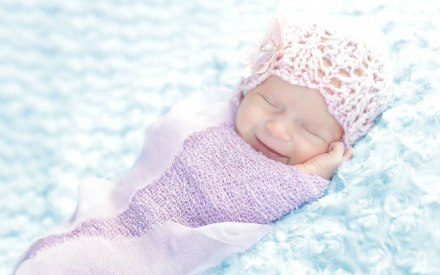 Felici di essere vivi. Il sorriso della neonata prematura e dei suoi amici