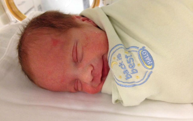 Felici di essere vivi. Il sorriso della neonata prematura e dei suoi amici