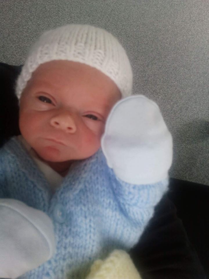 Felici di essere vivi. Il sorriso della neonata prematura e dei suoi amici