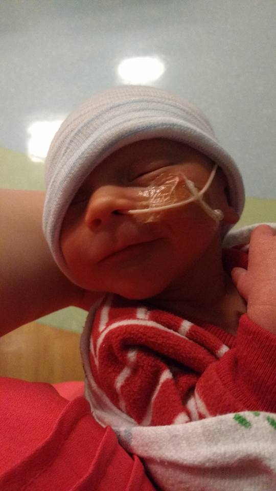 Felici di essere vivi. Il sorriso della neonata prematura e dei suoi amici
