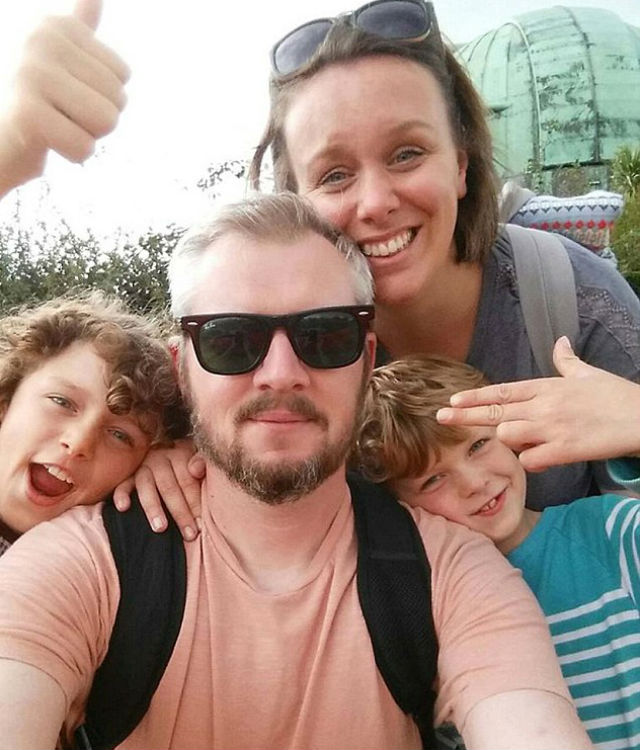 Come cambia l'amore? Una coppia si è fatta un selfie all'anno per 16 anni