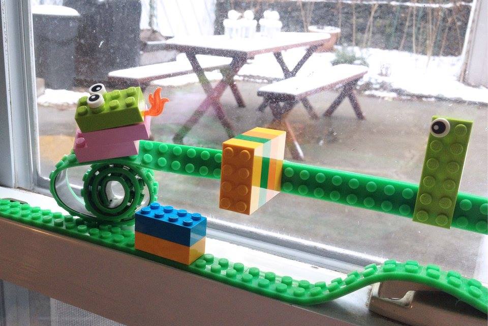Perché questo nastro stile Lego adesivo è quello di cui abbiamo bisogno