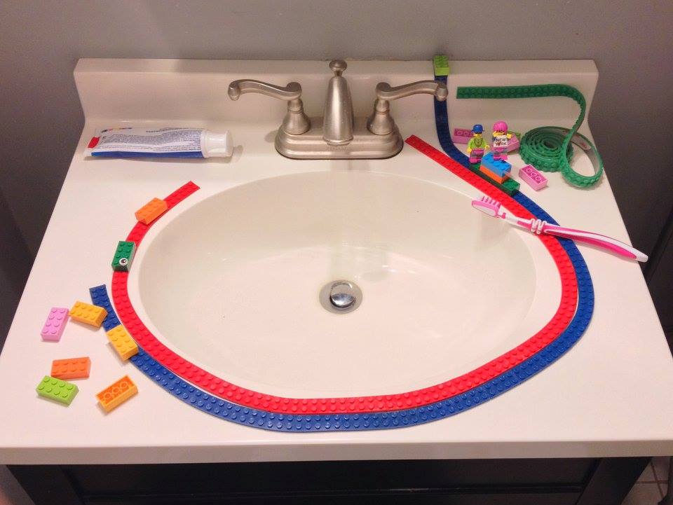 Perché questo nastro stile Lego adesivo è quello di cui abbiamo bisogno